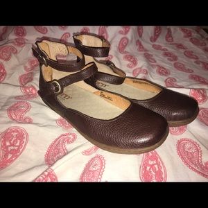 Born Mary Janes size 8 like new
